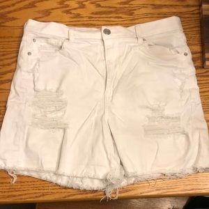 White American eagle ripped shorts